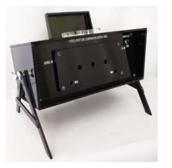 COMPARATOR BOX WITH ARTIFICIAL DAY LIGHT - THREE APERTURE - ASTM D1500